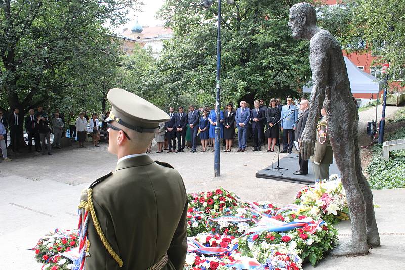 Pietní shromáždění při příležitosti 72. výročí smrti Milady Horákové a Dne památky obětí komunismu.