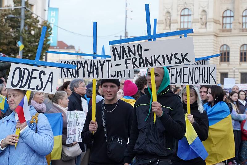 Na Václavském náměstí se uskutečnilo 11. října 2022 protestní setkání proti ruské agresi na Ukrajině.