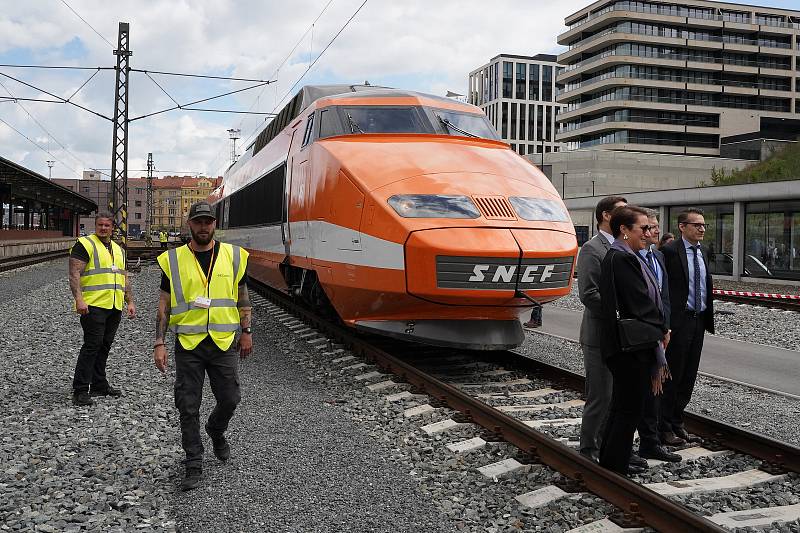 Z briefingu Správy železnic a francouzských státních drah SNCF k příjezdu francouzského vysokorychlostního vlaku TGV na Hlavní nádraží v Praze.