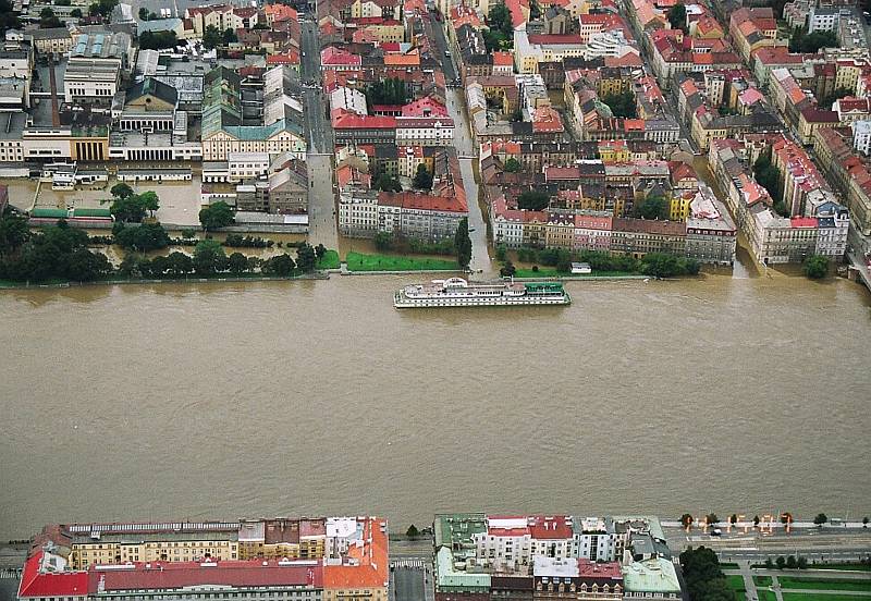 Ničivá povodeň v roce 2002, Smíchov a Botel Admirál.