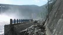 Ničivá povodeň před dvaceti lety – v roce 2002, Orlík - silnice