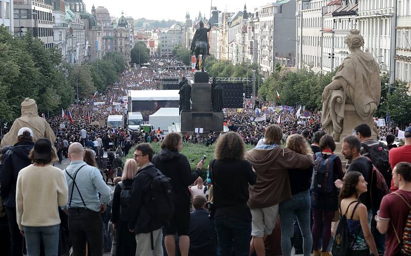 Demonstrace proti Marii Benešové a Andreji Babišovi  21.května 2019 na Václavském náměstí.