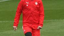 Kapitán Slavie Ondřej Kúdela na tréninku před utkáním s Arsenalem