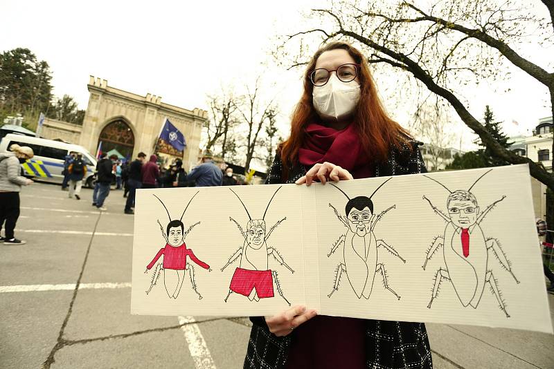 Demonstrace před ambasádou Ruské federace v neděli 18. dubna 2021.