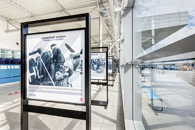 Na Letišti Václava Havla Praha byla pro veřejnost otevřena nová výstava k 75. výročí příletu československých letců RAF.