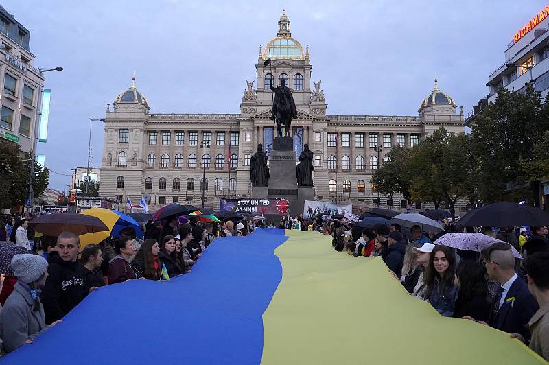 Na Václavském náměstí se uskutečnilo 11. října 2022 protestní setkání proti ruské agresi na Ukrajině.