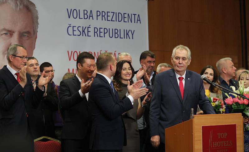 Štáb prezidenta Miloše Zemana v Top hotelu Praha. Prezident Miloš Zeman obhájil.