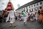 Účastníci desátého ročníku indického festivalu Ratha Yatra prošli 16. července centrem Prahy.