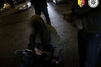 Kriminalisté z pražské Palmovky zadrželi recidivistu, který se zrovna chystal na další noční zlodějskou výpravu.