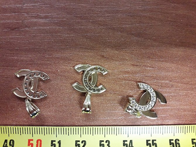 Padělky šperků renomovaných značek odeslaných z Turecka.