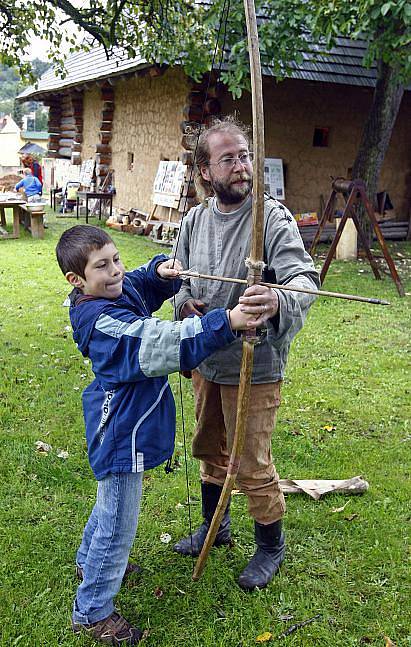 Děti se v areálu Archeologického parku v Praze – Liboci rozloučily s prázdninami