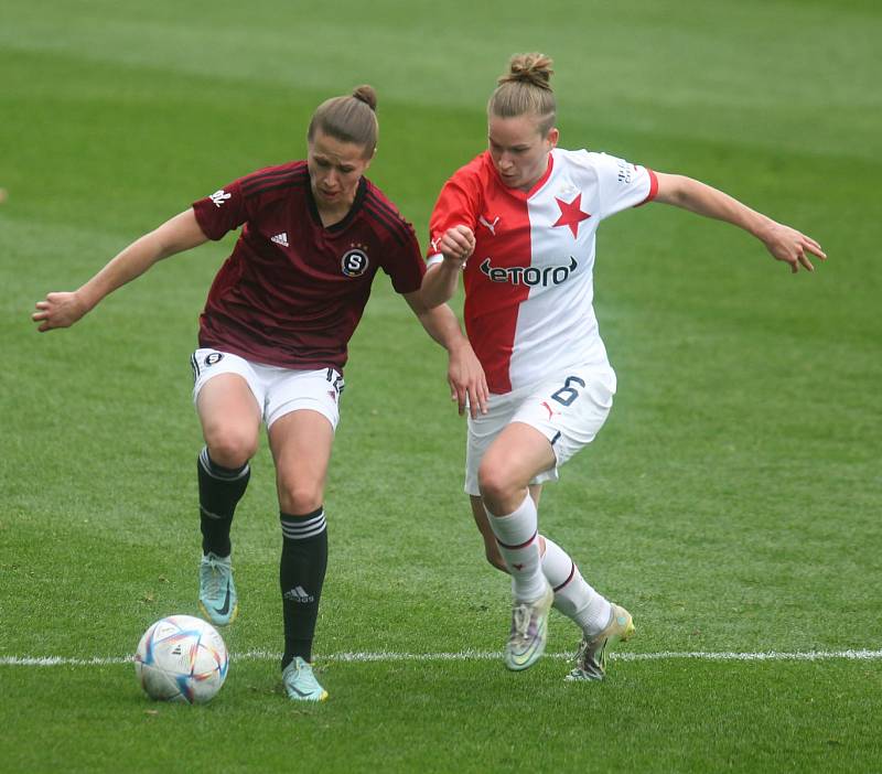 Fotbalové derby žen před zraky 5734 diváků vyhrály sparťanky 1:0.