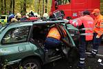 Šedesátiletý řidič utrpěl vážná mnohočetná poranění