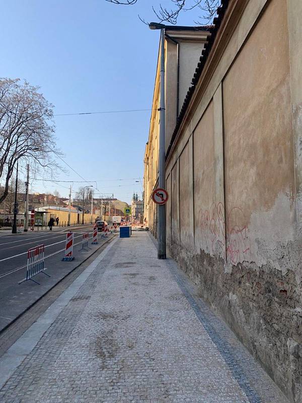 Praha rozšířila chodník v ulici Na Slupi.
