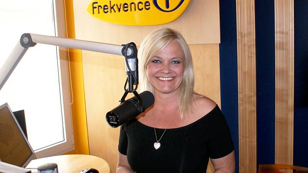Markéta Mayerová jako moderátorka rádia Frekvence 1.