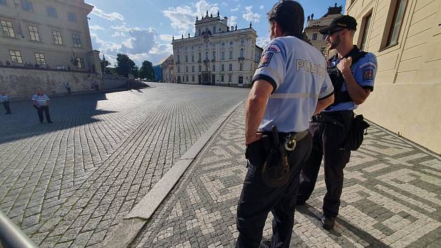 Čekání na Pražském hradě na přílet ukrajinského prezidenta Volodymyra Zelenského. Ilustrační foto.