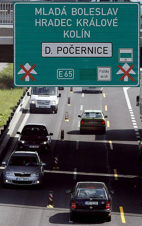Na pražské Jižní spojce pokračuje dopravní omezení kvůli rekonstrukci povrchu vozovky. Omezení bude až do 24. srpna.