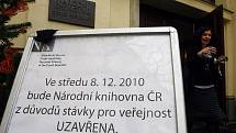 Zaměstnanci Národní knihovny ČR v Praze se připojili 8. prosince ke stávce zaměstnanců ve státní a veřejné správě, která se uskutečnila kvůli vládním úsporným opatřením. Knihovna byla v tento den pro veřejnost uzavřena.