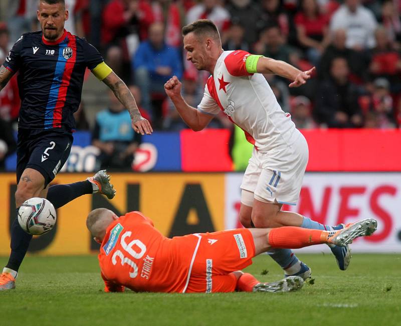 Druhé kolo skupiny o titul okořenil zápas dvou nejlepších týmů Slavia - Plzeň.