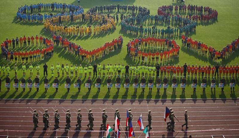 Z prvního dne celostátního finále OVOV (Odznak všestrannosti olympijských vítězů) na pražské Julisce.