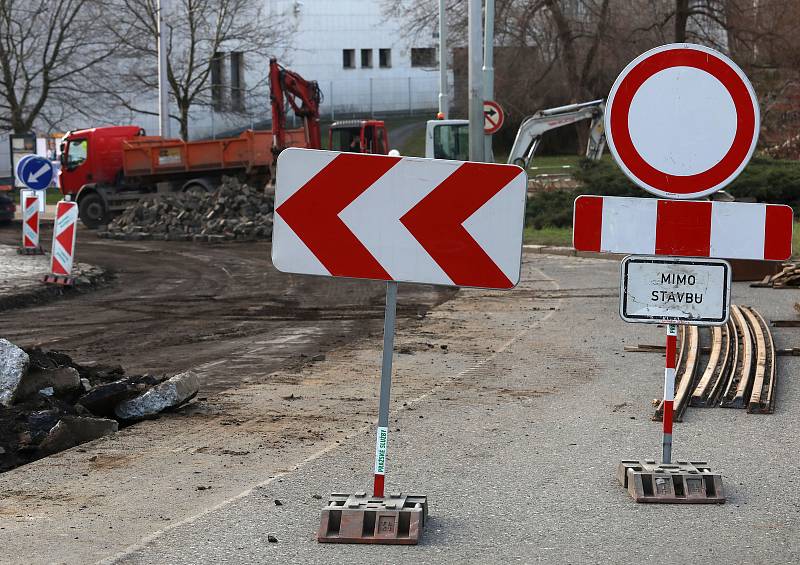 Rekonstrukce tramvajové trati v Zenklově ulici.