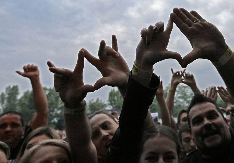 Tři sestry oslavili v sobotu 20.května 32 let na Open Air 2017 v areálu Ledáren Braník.