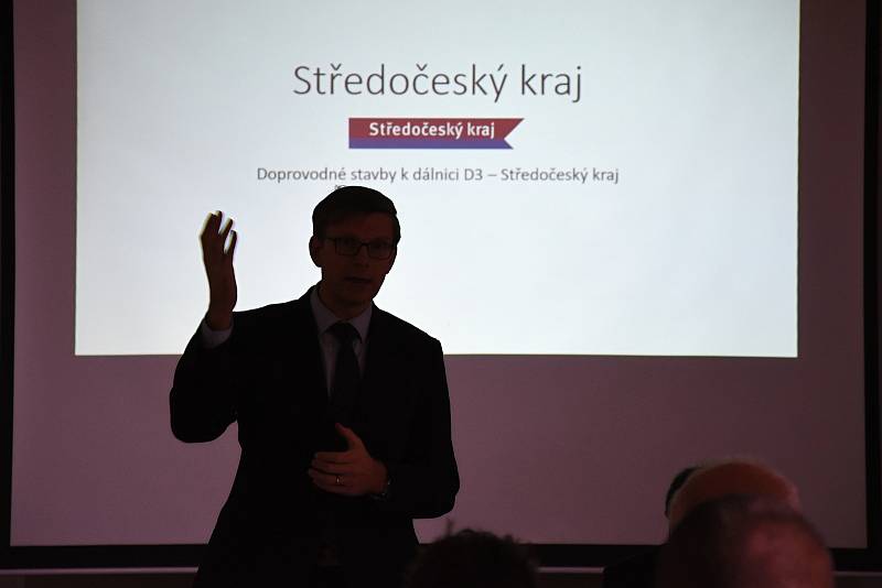 Ze setkání zástupců obcí a měst se zástupci Ministerstva dopravy, ŘSD a Středočeského kraje.