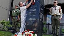 Před budovou Ústavu pro studium totalitních režimů v Praze se uskutečnilo slavnostní odhalení obelisku věnovaného památce Ryszarda Siwiece, který se v září roku 1968 na protest proti okupaci Československa veřejně upálil.
