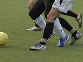 Nohy fotbalistů Viktorky by mohly již brzy běhat po novém trávníku na hrišti v Nových Počernicích.