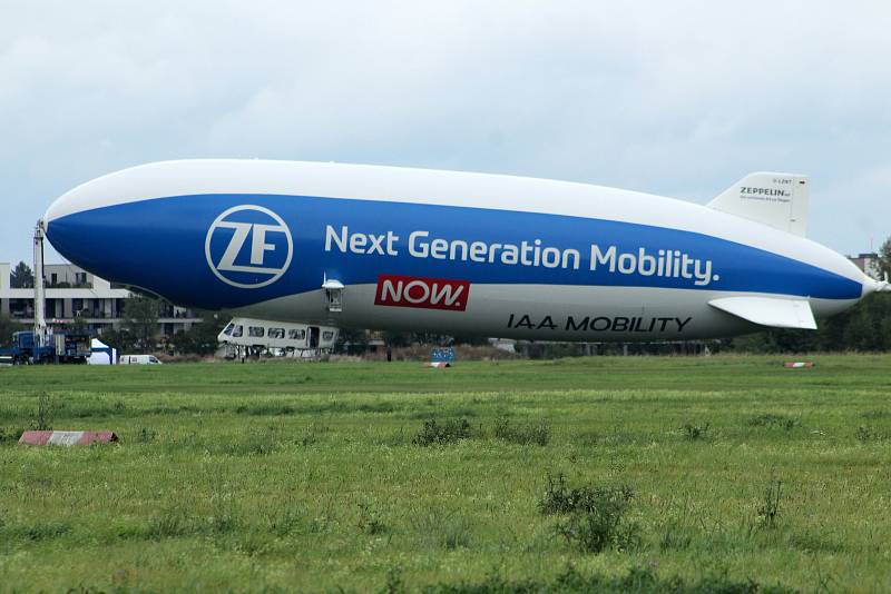V pátek a v sobotu nad Prahou prolétala Zeppelin NT (New Technology) v rámci kampaně společnosti ZF, má zde závody na výrobu dílů pro automobilový průmysl. Pro nepřízeň počasí však musela vzducholoď improvizovat.