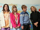 Na ZŠ Dr. Edvarda Beneše v Čakovicích – žáci 2 třídy, zleva Lina, Maruška, Denis a Albert.