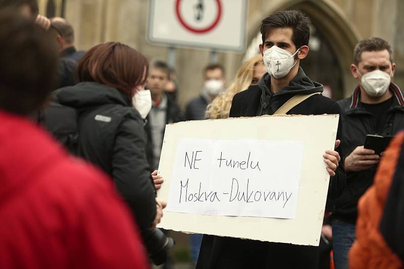 Demonstrace před ambasádou Ruské federace v neděli 18. dubna 2021.