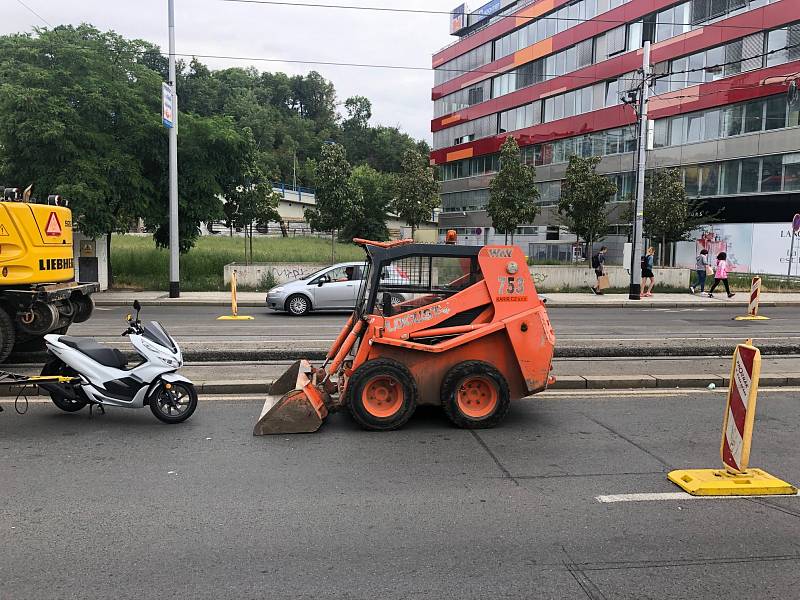 Dopravní situace v okolí pražského Anděla 9. července 2019.