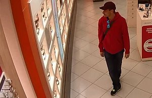 Muž podezřelý z krádeže slunečních brýlí.