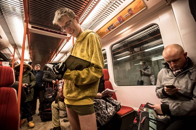 No pants subway ride v pražském metru. 