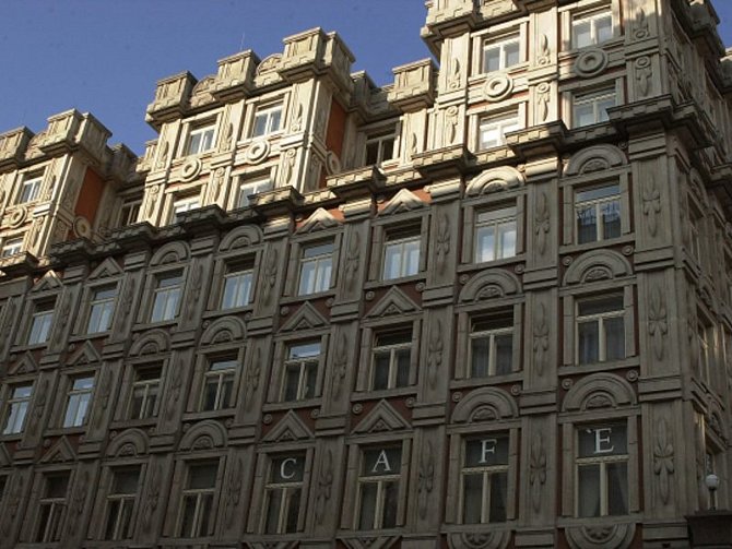 Palác Adria na nároží Národní třídy a Jungmannovy ulice v Praze.