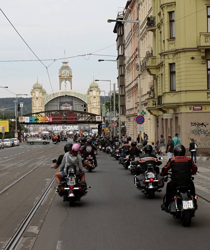 Spanilá jízda v rámci Prague Harley Days 2016.