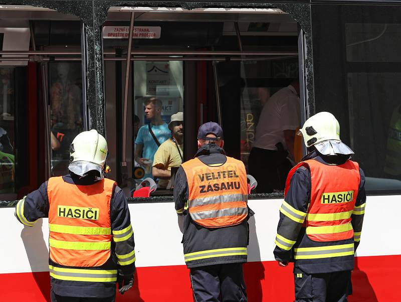 Srážka tramvají v Ječné ulici 29. června.