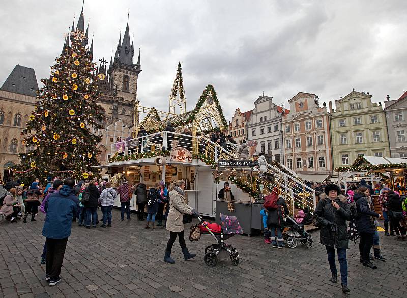 Vánoční trhy na Staroměstském náměstí v roce 2017.