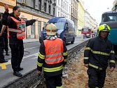 Rozsáhlejší únik plynu z poškozeného potrubí v Plzeňské ulici v Praze 5.
