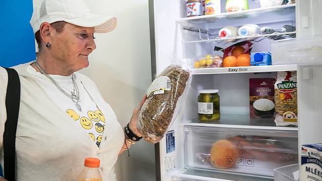 Jídlo potřebným můžete darovat do komunitní lednici na Palmovce