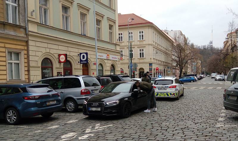 Mladíci odmítli zaplatit pokutu na místě za jízdu v protisměru.