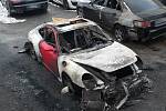 Půl druhého milionu korun spolykaly plameny při požáru osobního auta, které shořelo v noci na neděli v Dolních Břežanech na Praze-západ.
