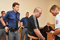 Žádné změny nedoznal po úterním jednání odvolacího senátu Vrchního soudu v Praze trest pro 41letého Rusa Jevgenije Rotshteina, souzeného kvůli pokusu o únos letadla