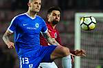 Fotbalové utkání HET ligy mezi celky AC Sparta Praha a FC Slovan Liberec 18. února v Praze. Zleva Roman Potočný vs. David Hovorka.