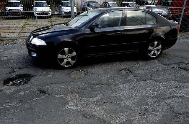 Silnice v ulici U Seřadiště.