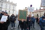 Protest proti udělení milosti prezidentem Milošem Zemanem šéfovi Lesní správy Lány Miloši Balákovi se konal u Pražského hradu 31. března 2022.