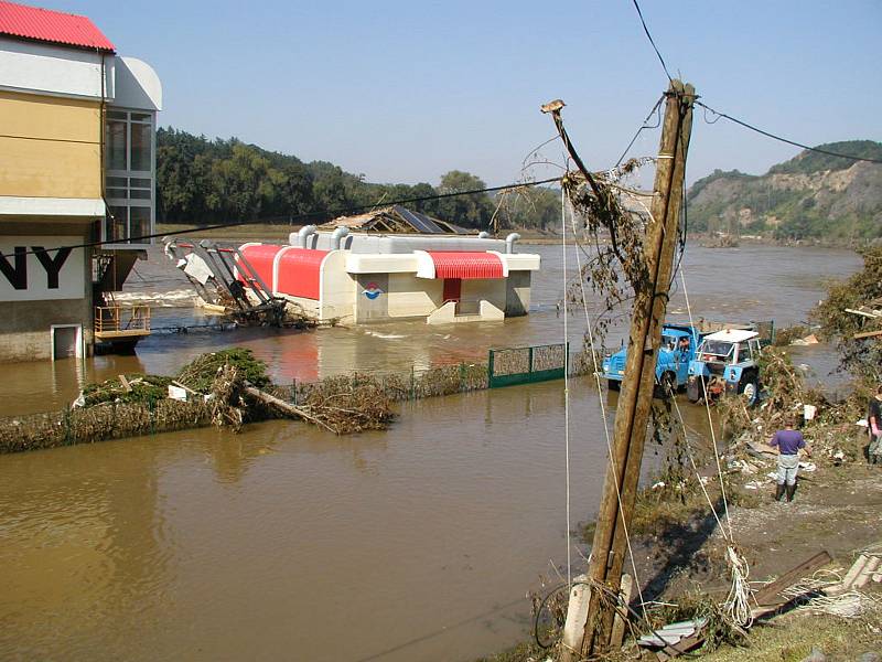 Ničivá povodeň v roce 2002, Malá vodní elektrárna Klecany.
