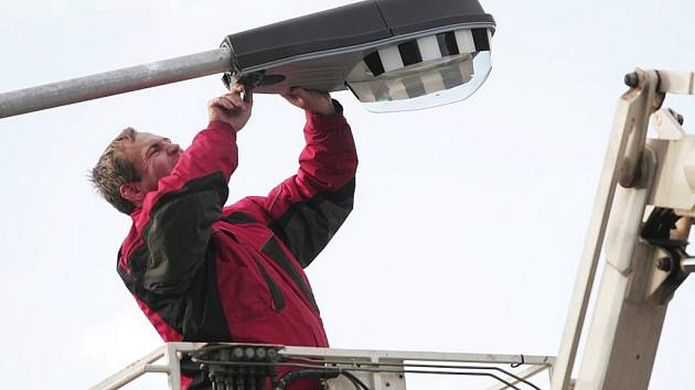 Miliony na nové šetrné lampy. Startují dotace na výměnu veřejného osvětlení  - Deník.cz