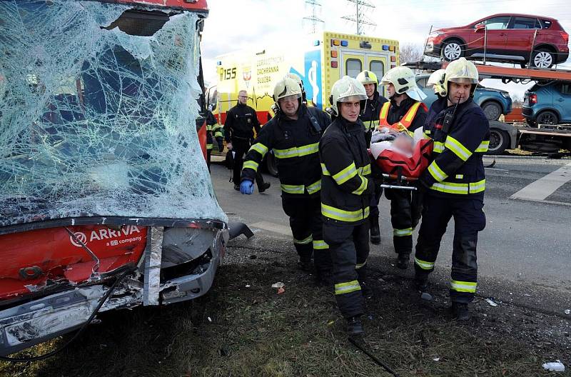 V Kunraticích došlo k dopravní nehodě autobusu MHD a nákladního auta